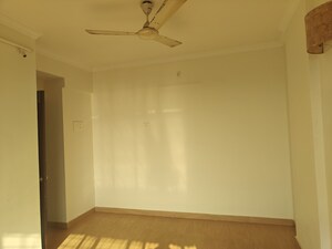 Room in 2 BHK Apartment at Oriental Heights, Seawoods – for Rent
