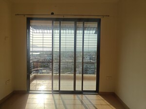 Room in 2 BHK Apartment at Oriental Heights, Seawoods – for Rent