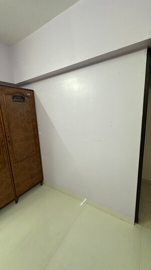 Room in 2 BHK Apartment at Chandiwala Pearl Platinum, Jogeshwari West – for Rent