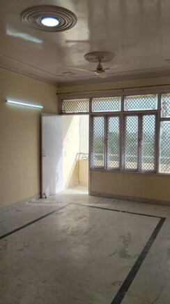 3.5 BHK + Servant Room Apartment For Rent in Sector 50