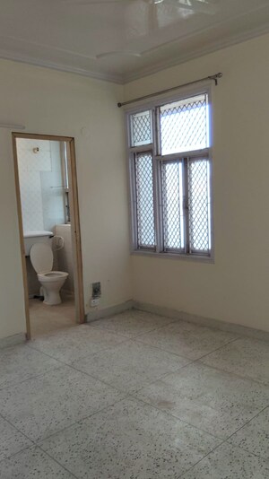 Room in 3.5 BHK Apartment at Sector 50 – for Rent