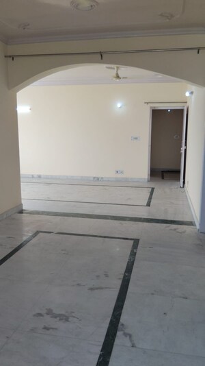 Building Lobby in 3.5 BHK Apartment at Sector 50 – for Rent