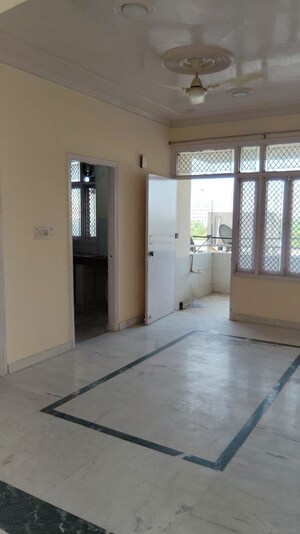 Room in 3.5 BHK Apartment at Sector 50 – for Rent