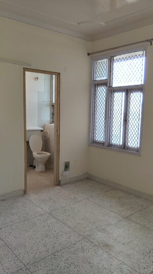 Room in 3.5 BHK Apartment at Sector 50 – for Rent