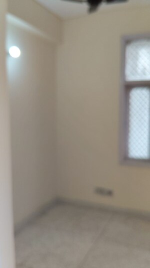 Room in 3.5 BHK Apartment at Sector 50 – for Rent
