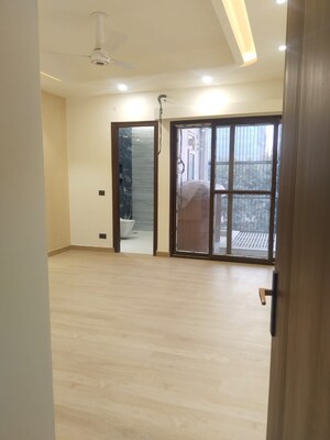 Room in 2 BHK Builder Floor at Jor Bagh – for Rent