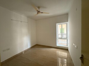 Room in 3 BHK Apartment at Gaur City 2 - 14th Avenue, Sector 16c Greater Noida – for Sale