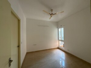Room in 3 BHK Apartment at Gaur City 2 - 14th Avenue, Sector 16c Greater Noida – for Sale
