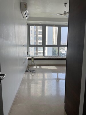 Room in 3 BHK Apartment at Oberoi Exquisite Goregaon, Goregaon East – for Rent
