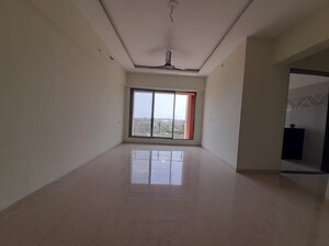Room in 2.5 BHK Apartment at Siddharth Nagar CHS Goregaon, Goregaon West – for Sale