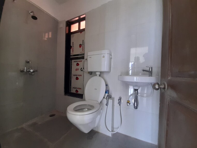Bathroom, siddharth-nagar-chs-goregaon 2.5 Bedroom 750 Sq.Ft. Apartment In Goregaon West Mumbai 10390440