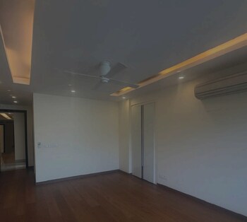 4 BHK Builder Floor for Rent in West End Colony, Delhi