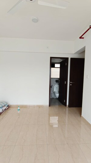 Room in 2 BHK Apartment at Mahindra Alcove, Chandivali – for Rent