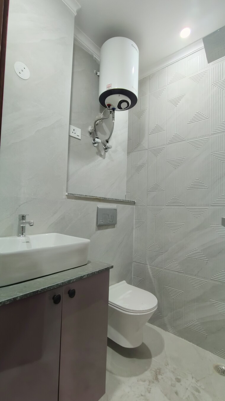 Bathroom, saket 2 Bedroom 1500 Sq.Ft. Builder Floor In Saket Delhi 10392532