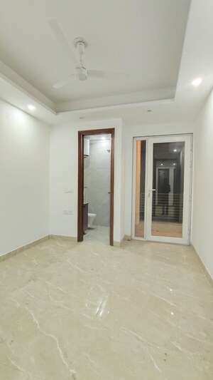 Room in 2 BHK Builder Floor at Saket – for Rent