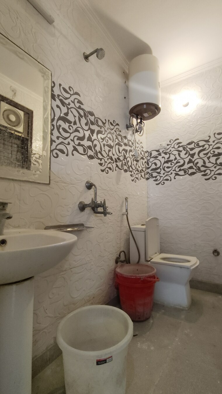 Bathroom, saket 2 Bedroom 1500 Sq.Ft. Builder Floor In Saket Delhi 10392532