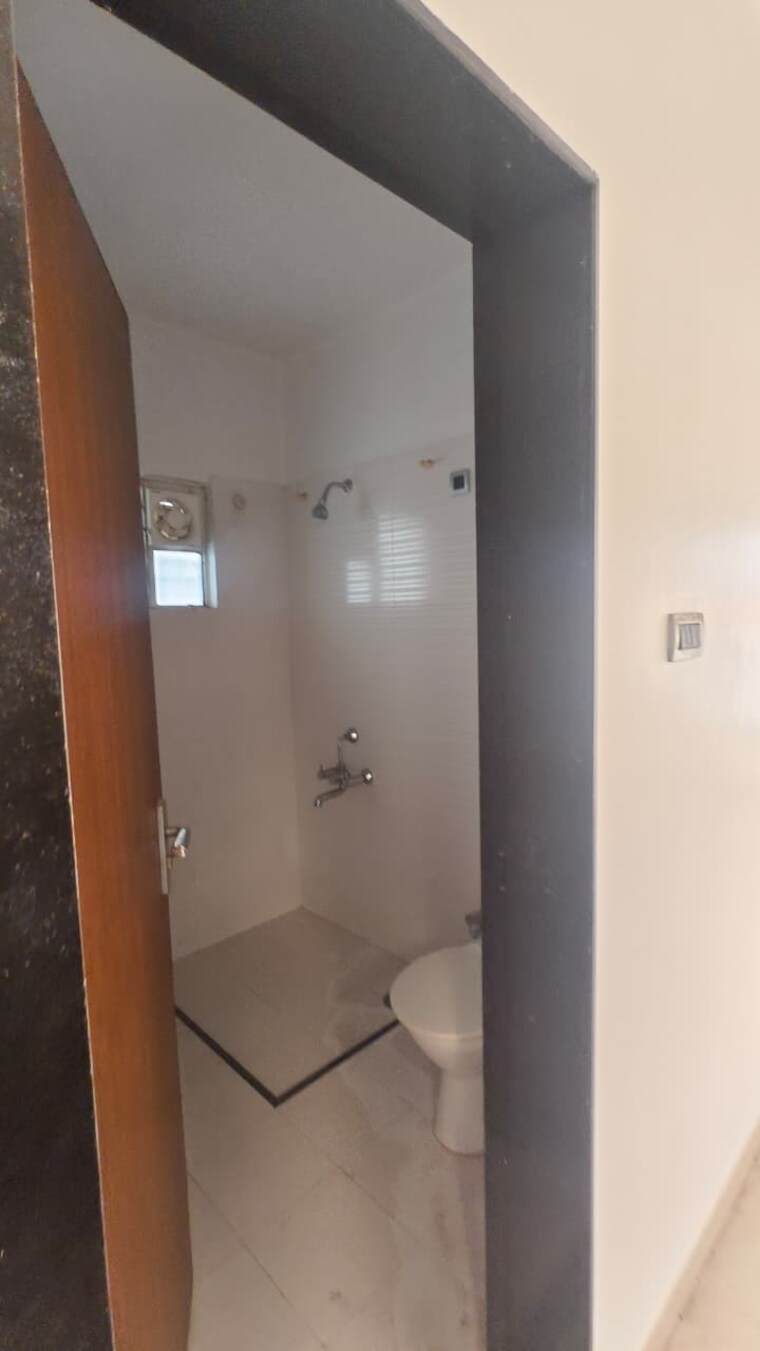 Bathroom, wakad 3 Bedroom 2006 Sq.Ft. Apartment In Wakad Pune 10392567