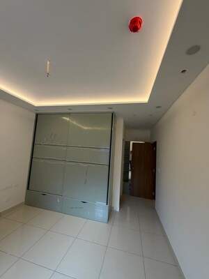 Room in 2 BHK Apartment at Prestige Finsbury Park Regent, Bagaluru – for Rent