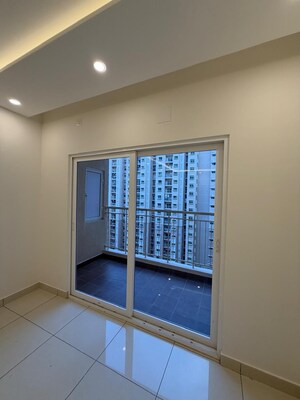 Room in 2 BHK Apartment at Prestige Finsbury Park Regent, Bagaluru – for Rent