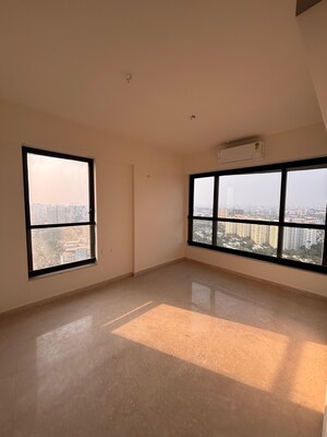 2 BHK Apartment For Rent in Ruparel Ariana, Parel