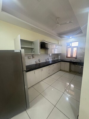 Kitchen in 2 BHK Builder Floor at Sector 40 – for Rent