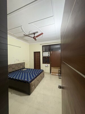 Bedroom in 2 BHK Builder Floor at Sector 40 – for Rent