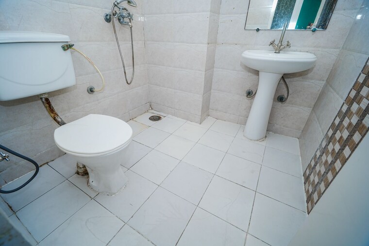 Bathroom, gaur-city-5th-avenue 2.5 Bedroom 1050 Sq.Ft. Apartment In Sector 4 Greater Noida Greater Noida 10392603