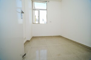 Room in 2.5 BHK Apartment at Gaur City 5th Avenue, Sector 4 Greater Noida – for Sale