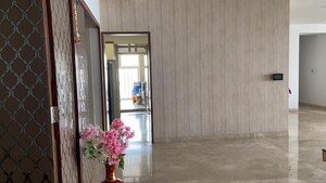 Room in 3 BHK Apartment at Cuffe Parade – for Rent