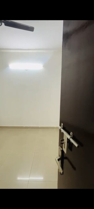 Furnished Amenities in 2.5 BHK Apartment at Panchsheel Greens II, Sector 16 Greater Noida – for Sale