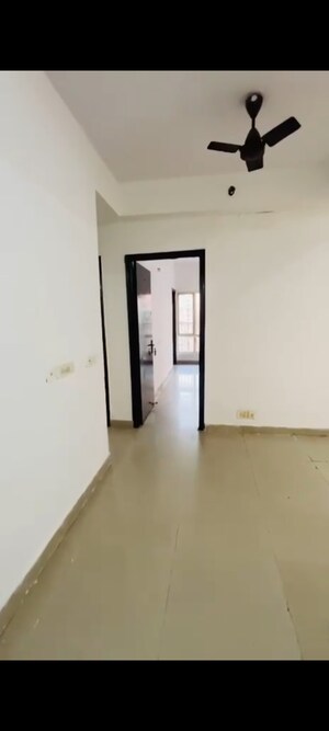 Room in 2.5 BHK Apartment at Panchsheel Greens II, Sector 16 Greater Noida – for Sale