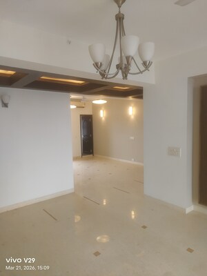 Room in 3.5 BHK Apartment at DLF Windsor Court, Dlf Phase iv – for Rent