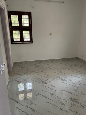 Room in 3 BHK Apartment at Vasant Kunj – for Rent