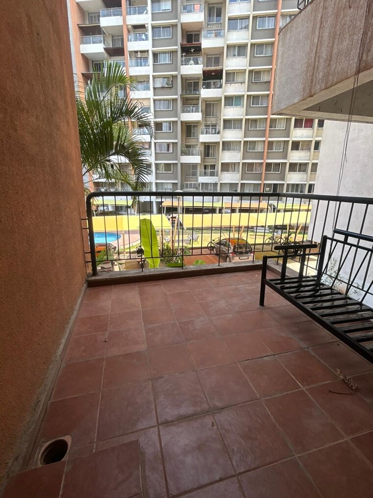 Balcony, baner 2.5 Bedroom 1400 Sq.Ft. Apartment In Baner Pune 10392609