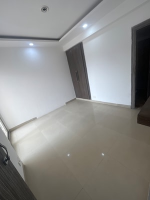 Furnished Amenities in 2.5 BHK Apartment at Galaxy North Avenue ll, Gaur City 2 – for Sale