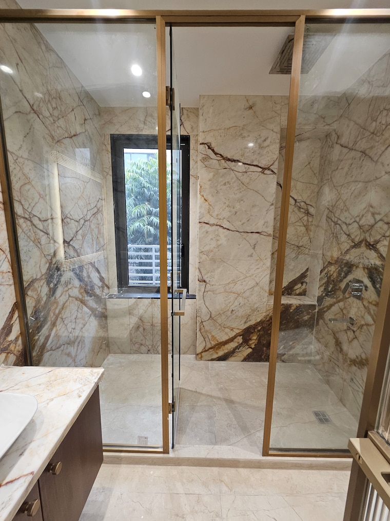 Bathroom, new rajinder nagar 3 Bedroom 200 Sq.Yd. Builder Floor In New Rajinder Nagar Delhi 10392623
