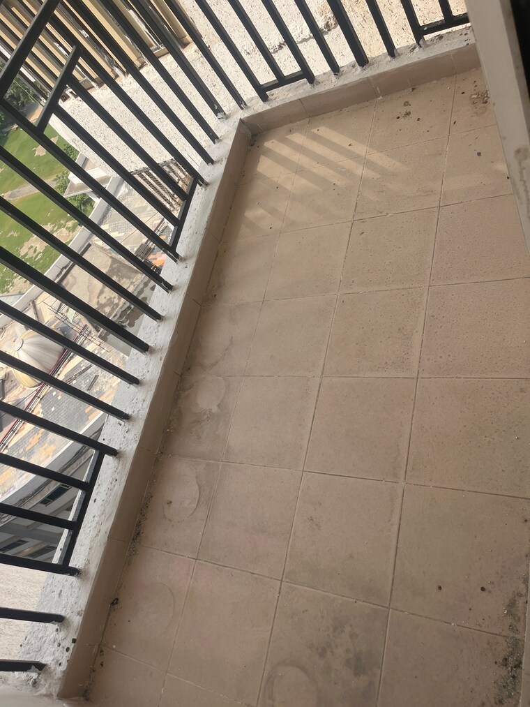 Balcony, galaxy-north-avenue-ll 2.5 Bedroom 1175 Sq.Ft. Apartment In Gaur City 2 Greater Noida 10392614