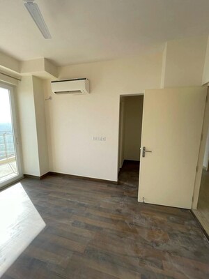 Room in 3 BHK Apartment at Conscient Heritage Max, Sector 102 – for Sale