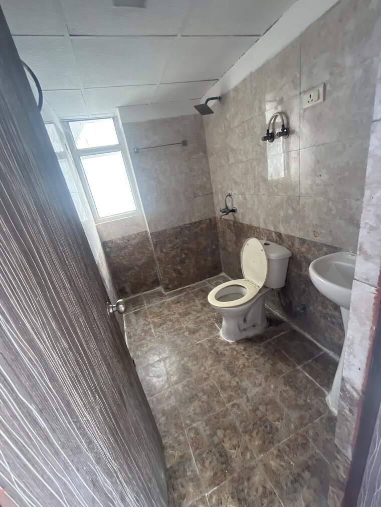 Bathroom, galaxy-north-avenue-ll 2.5 Bedroom 1175 Sq.Ft. Apartment In Gaur City 2 Greater Noida 10392614