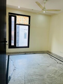 3 BHK + Servant Room Builder Floor For Rent in South Extension II