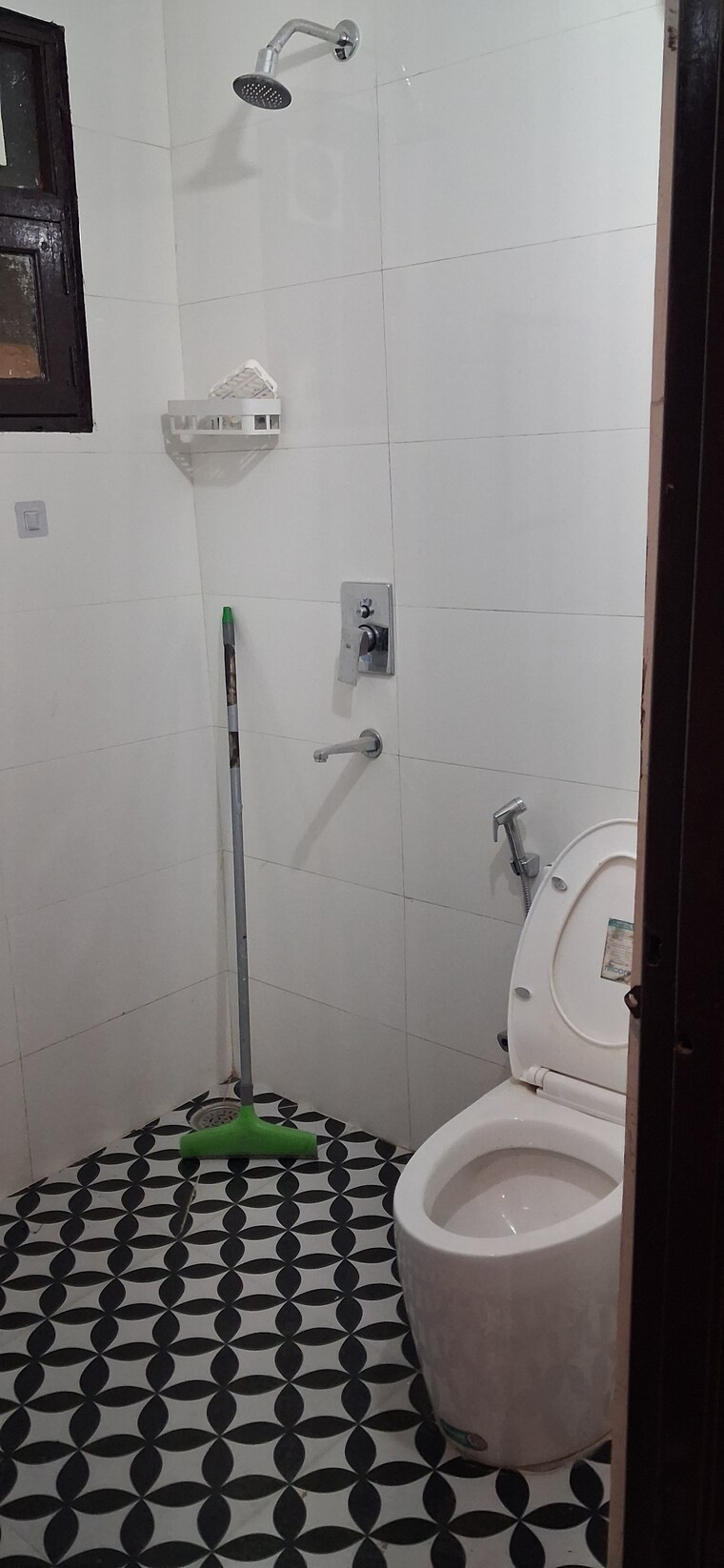 Bathroom, sushant lok iii 3 Bedroom 1650 Sq.Ft. Builder Floor In Sushant Lok Iii Gurgaon 10392636