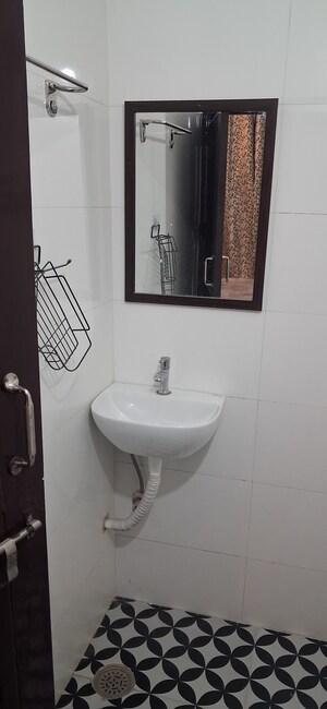 Furnished Amenities in 3 BHK Builder Floor at Sushant Lok Iii – for Rent
