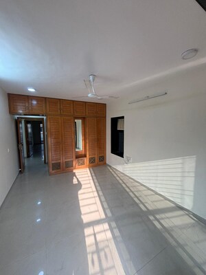 Room in 3 BHK Apartment at Dheeraj Devika, Bandra West – for Rent