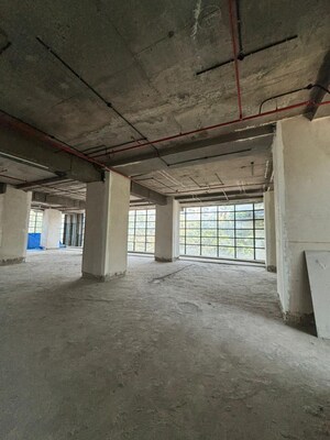 Room in  Showroom at Santacruz West – for Rent