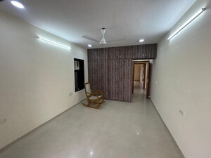 Room in 3 BHK Apartment at Dheeraj Devika, Bandra West – for Rent