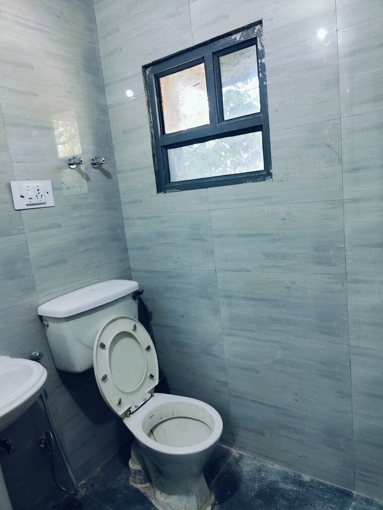 Bathroom, shatabdi-vihar 2 Bedroom 1050 Sq.Ft. Apartment In Sector 52 Noida 10393031