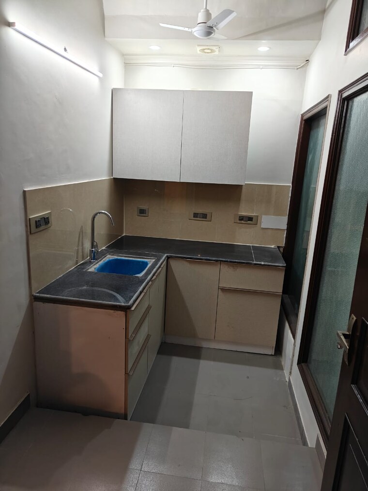 Kitchen, shanti niketan 4 Bedroom 685 Sq.Yd. Builder Floor In Shanti Niketan Delhi 10393084