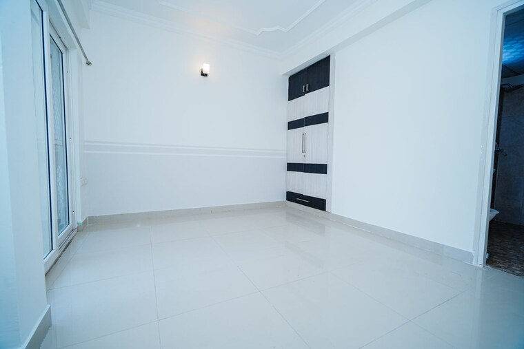 Room, galaxy-north-avenue-ll 2.5 Bedroom 1175 Sq.Ft. Apartment In Gaur City 2 Greater Noida 10393090