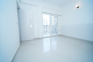 Room in 2.5 BHK Apartment at Galaxy North Avenue ll, Gaur City 2 – for Sale