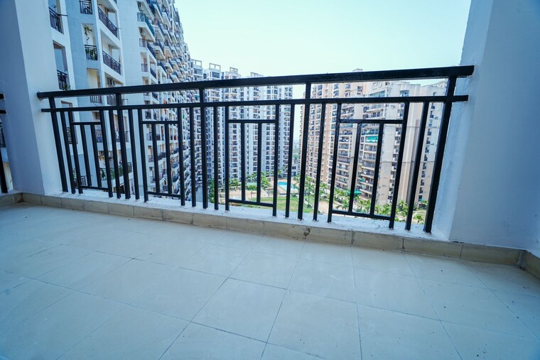 Balcony, galaxy-north-avenue-ll 2.5 Bedroom 1175 Sq.Ft. Apartment In Gaur City 2 Greater Noida 10393090